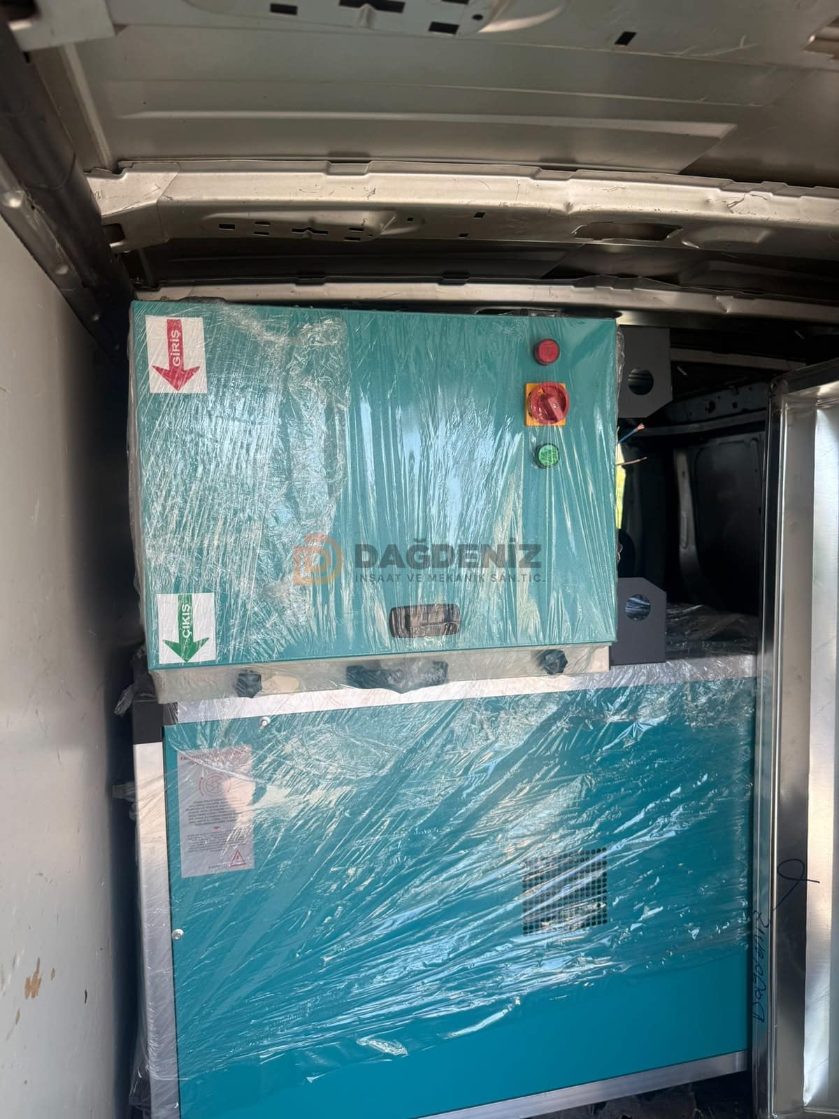 Elektrostatik filtre ve fan ünitesi, montaj öncesi sevkiyatta